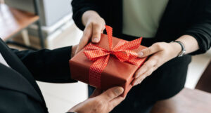 intégrer les cadeaux clients dans votre stratégie de fidélisation